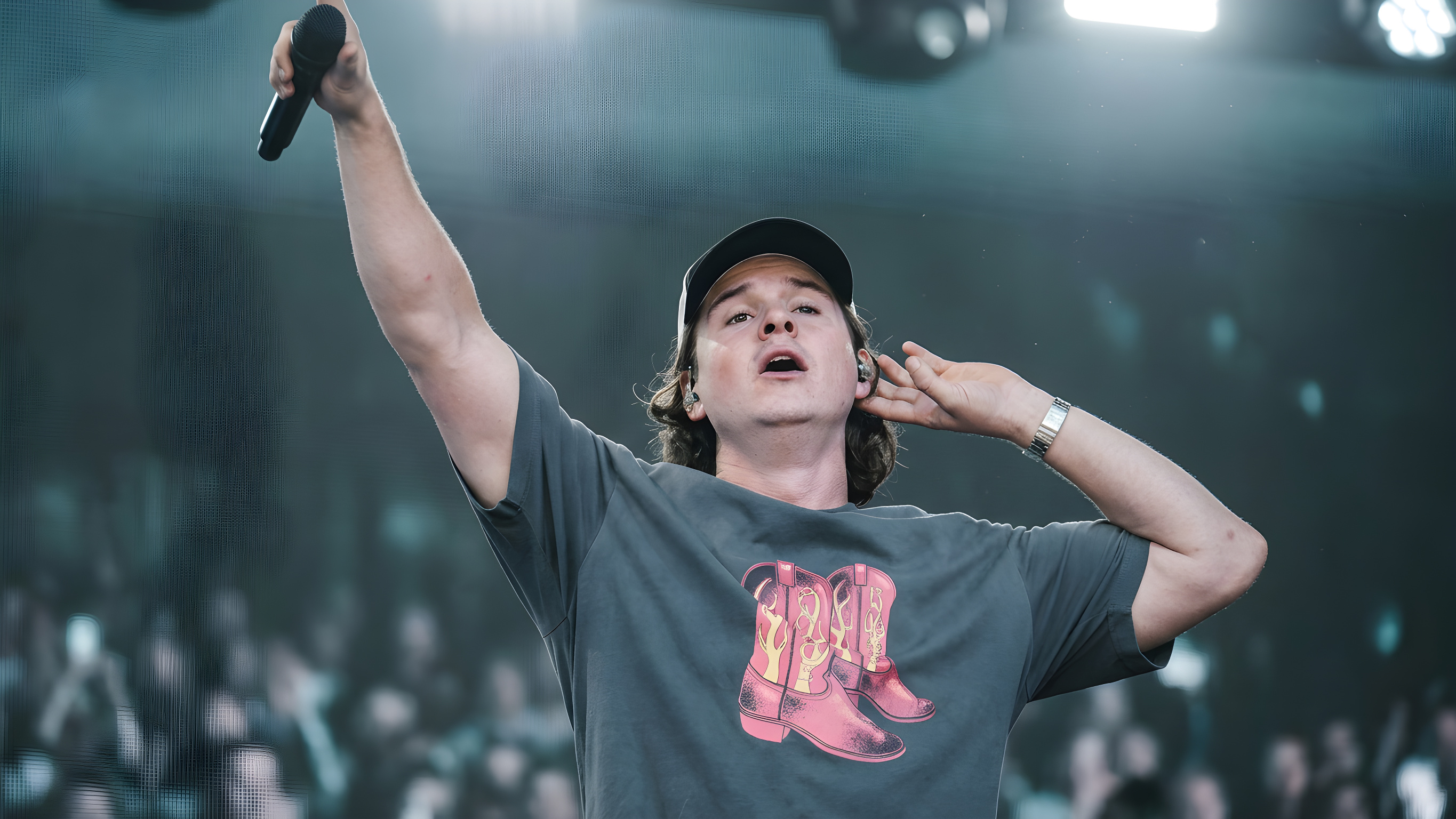 Lukas Graham fik publikum til at smide tøjet