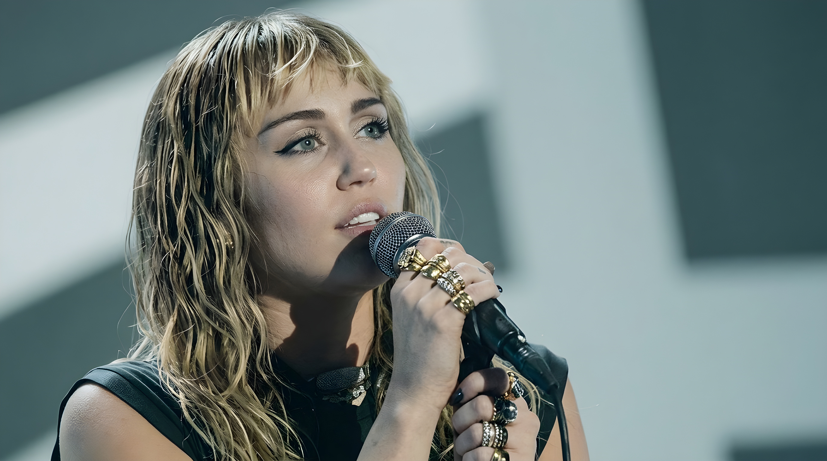 Miley Cyrus i overraskende modgang med ny single