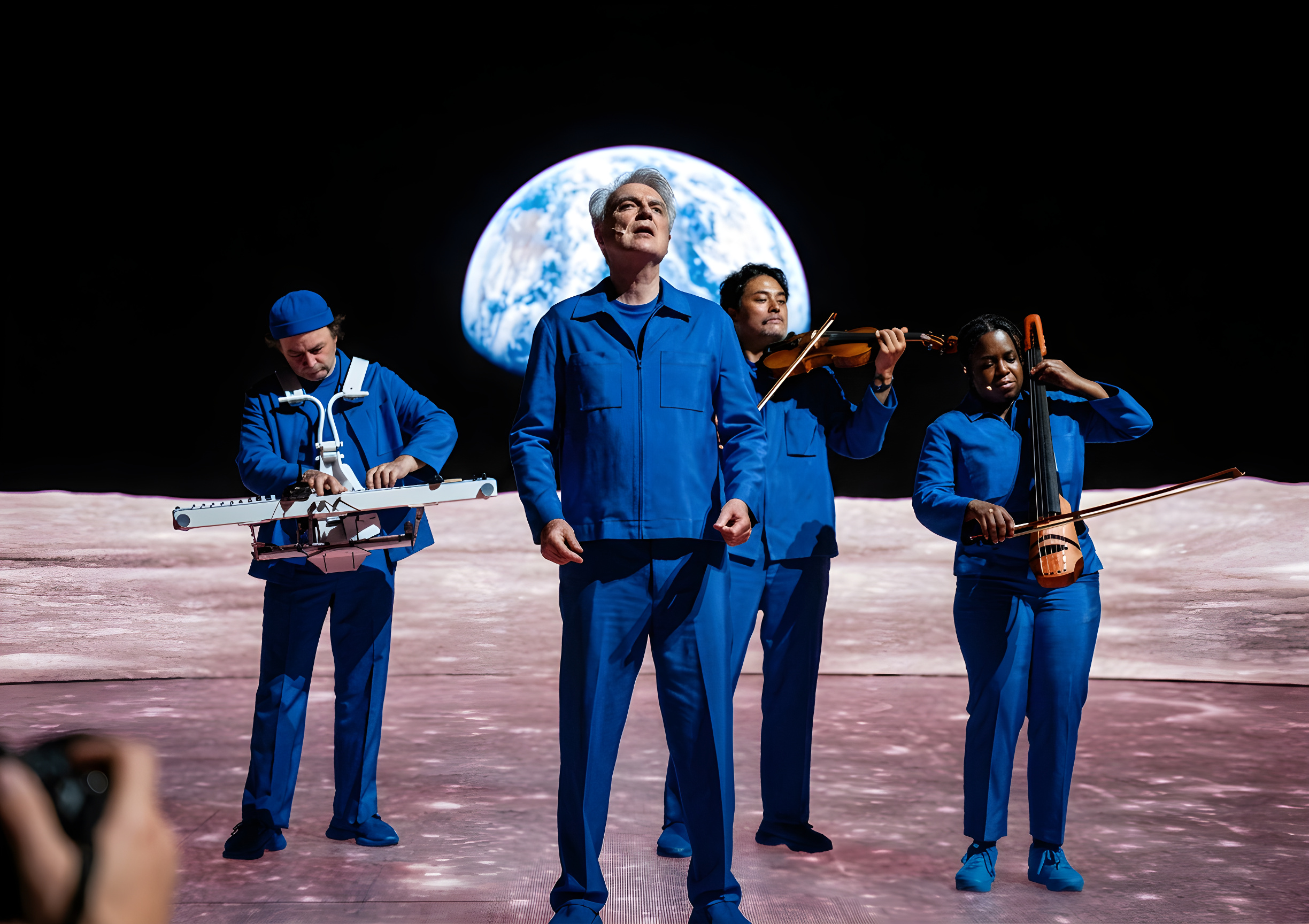 David Byrne skriver sang til ny kritisk film om Elon Musk