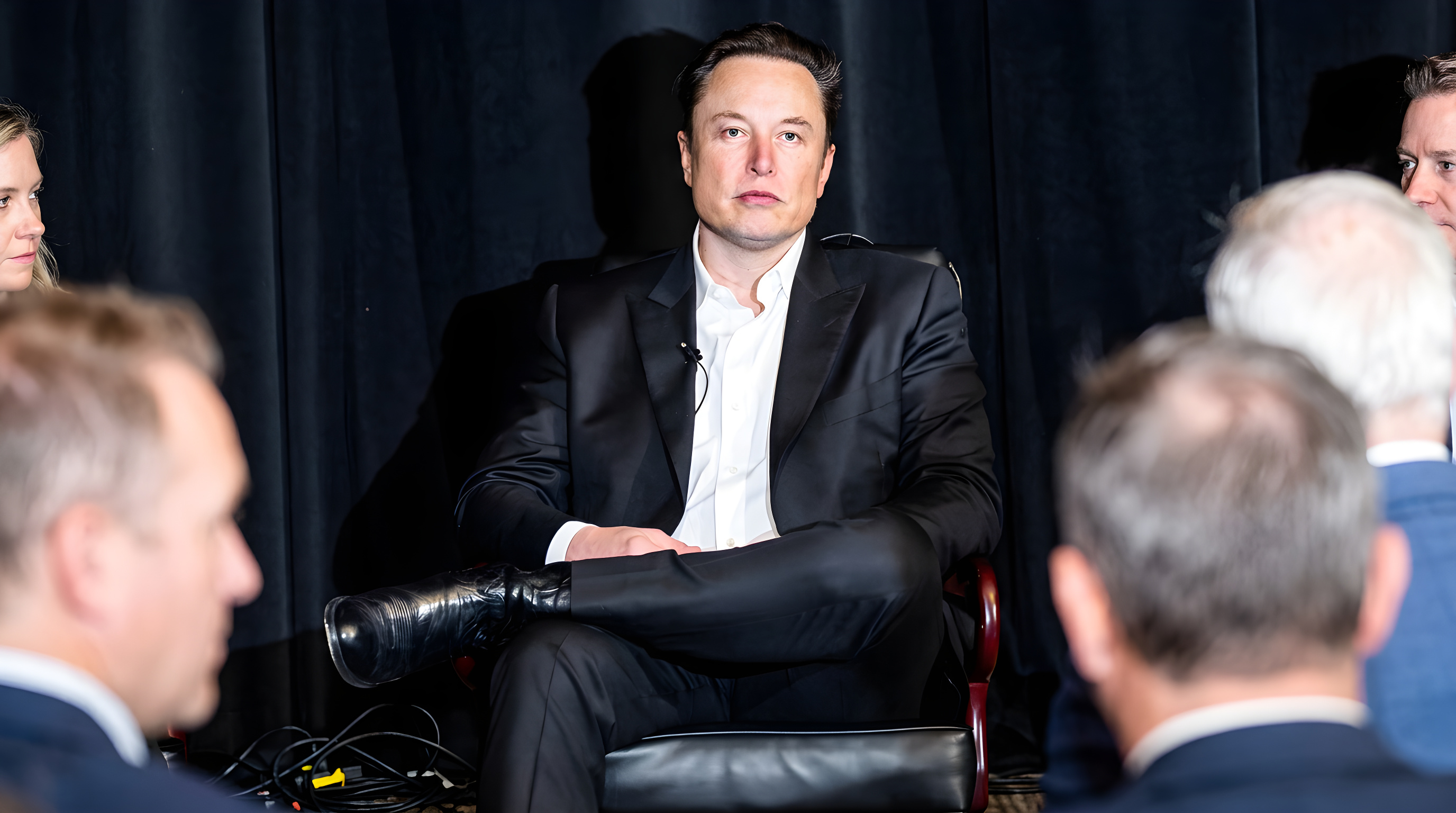 Elon Musks ekskone deler detaljer om svært ægteskab
