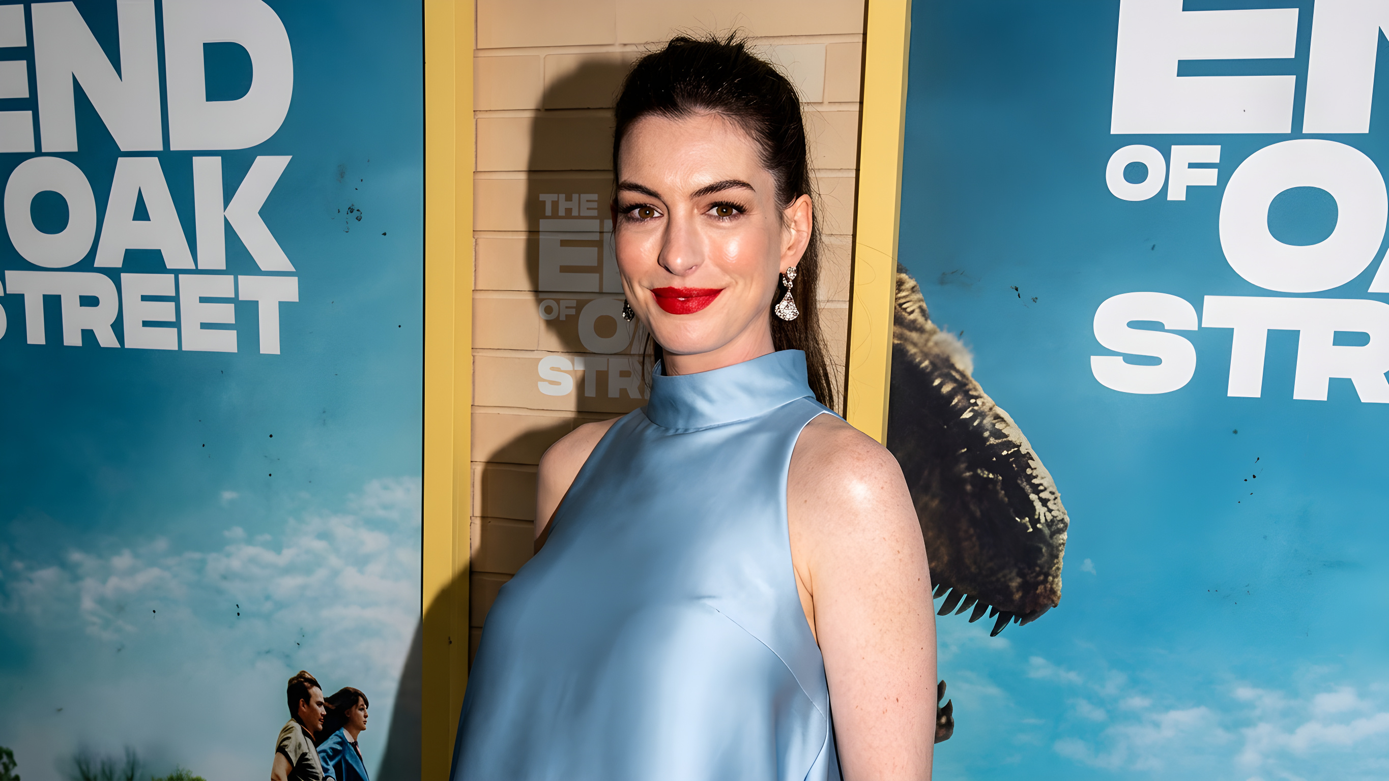 Anne Hathaway svarer igen på rygter om falsk mave