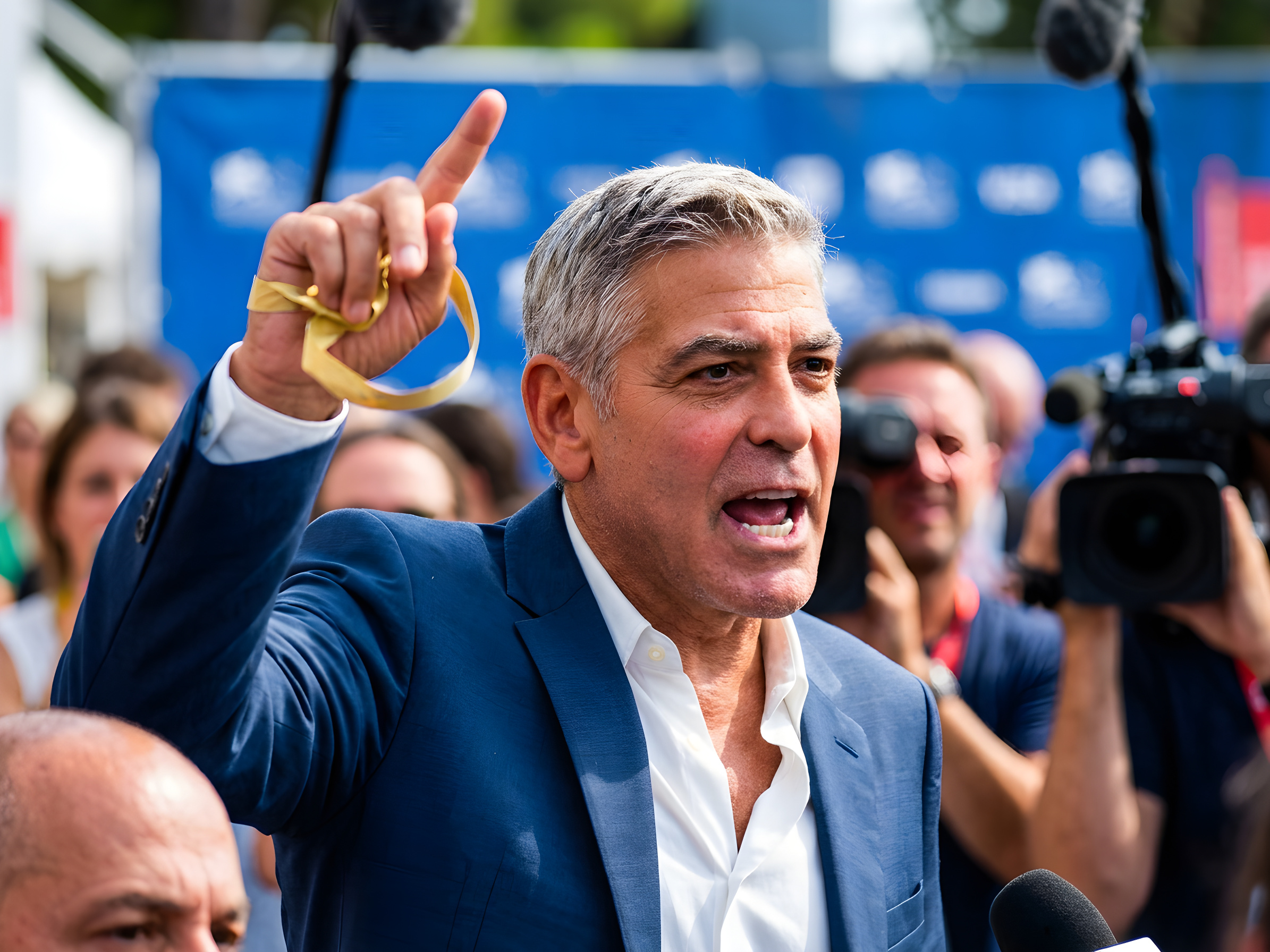George Clooney raser mod Trumps forsvarsminister