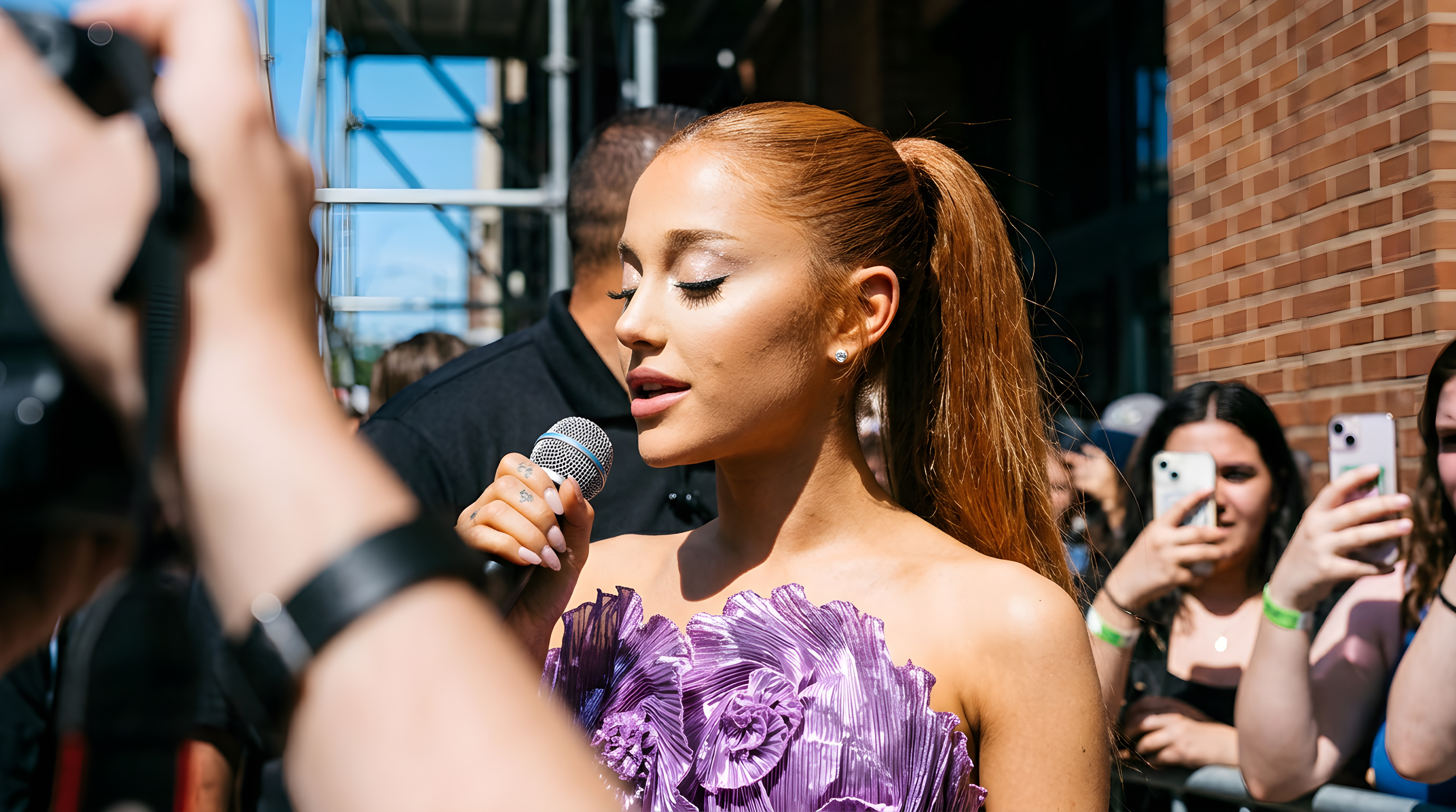 Ariana Grande taler ud til fans om sin kommende pause