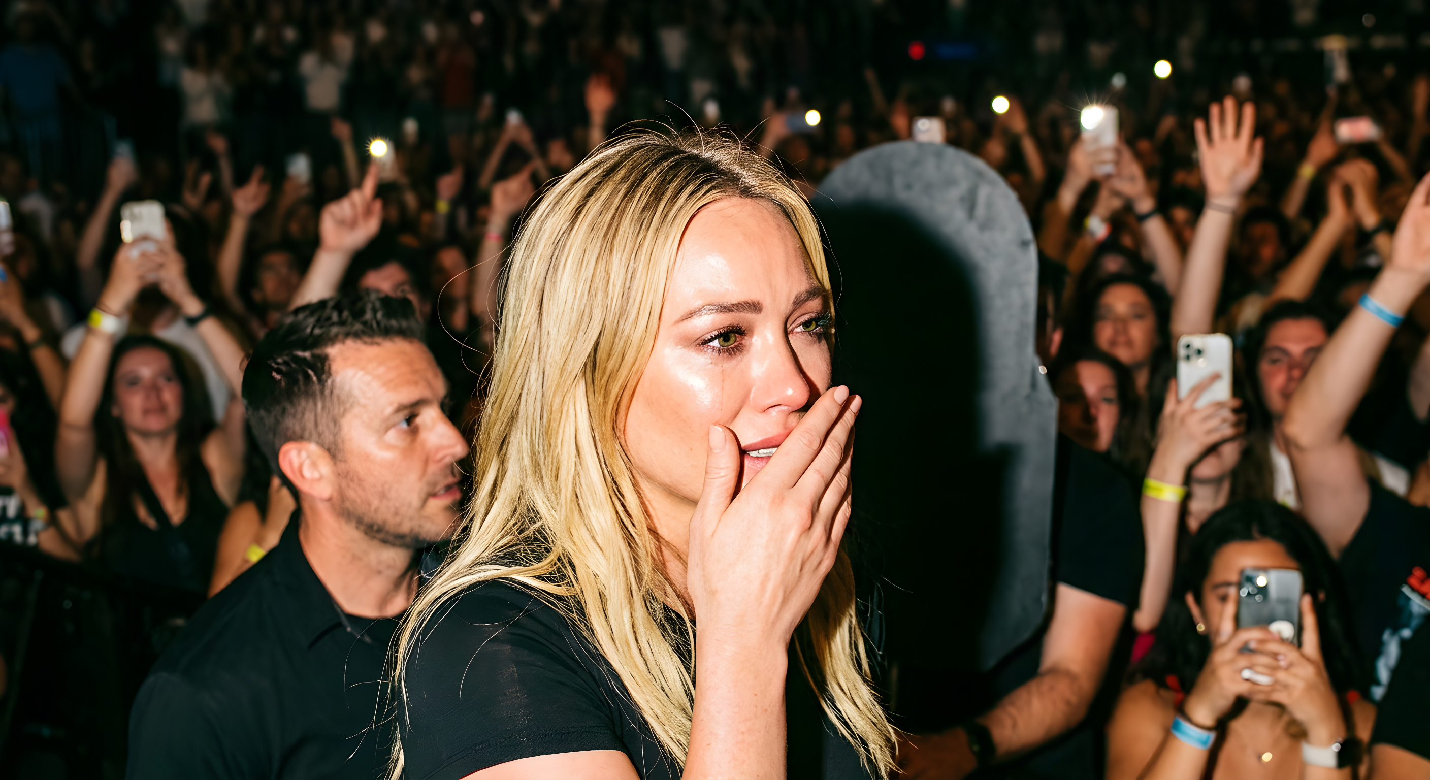 Hilary Duff brød sammen i tårer under historisk koncert