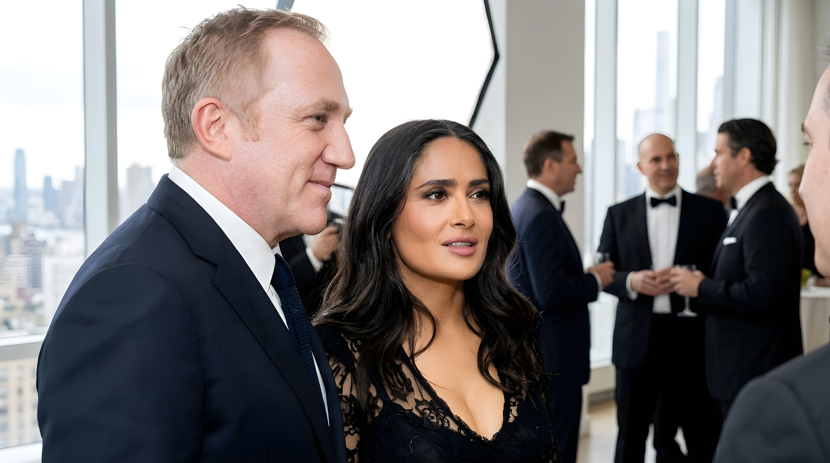 Salma Hayek holder eksklusiv gallafest for de rige