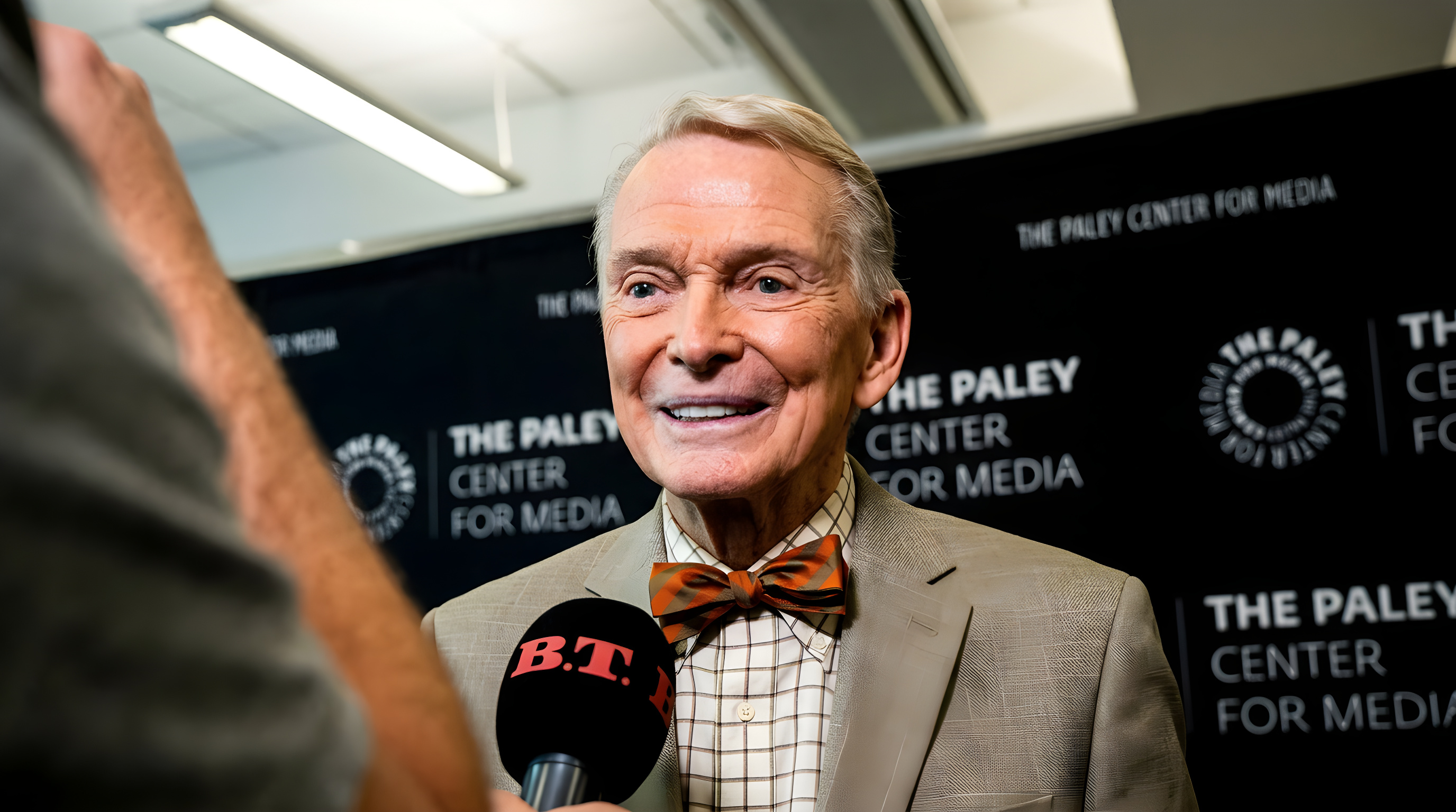 Modedesigneren Bob Mackie er død 87 år gammel