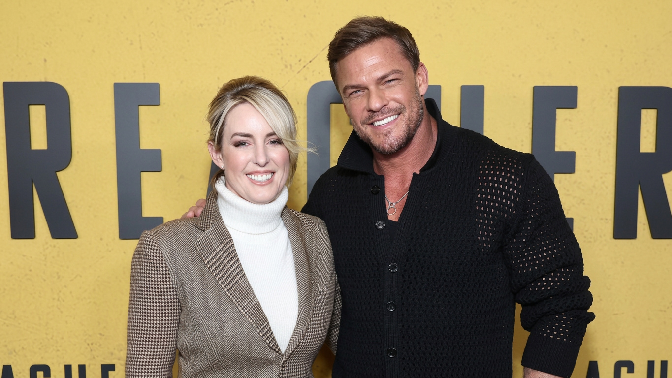 Reacher-stjernen Alan Ritchson skal skilles efter 20 år