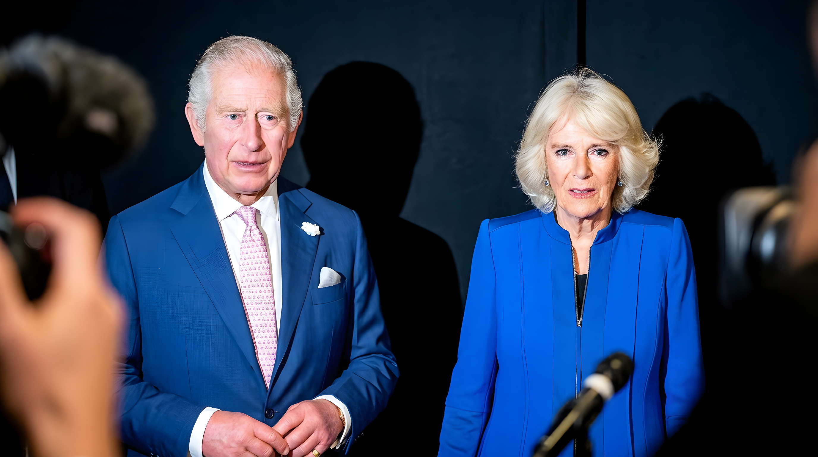 Derfor bor dronning Camilla og kong Charles ofte hver for sig
