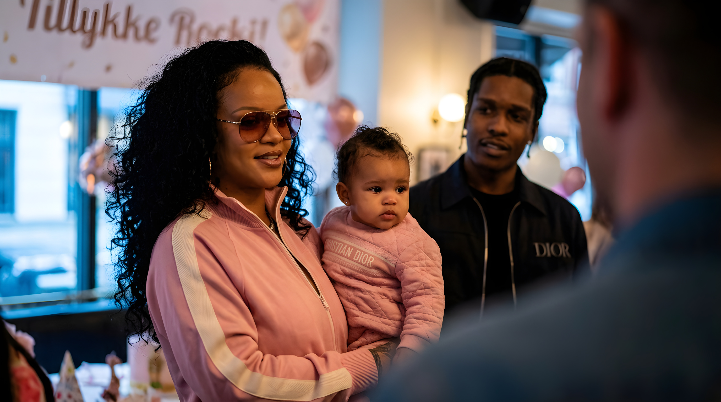Rihanna fejrer datterens fødselsdag i matchende Dior