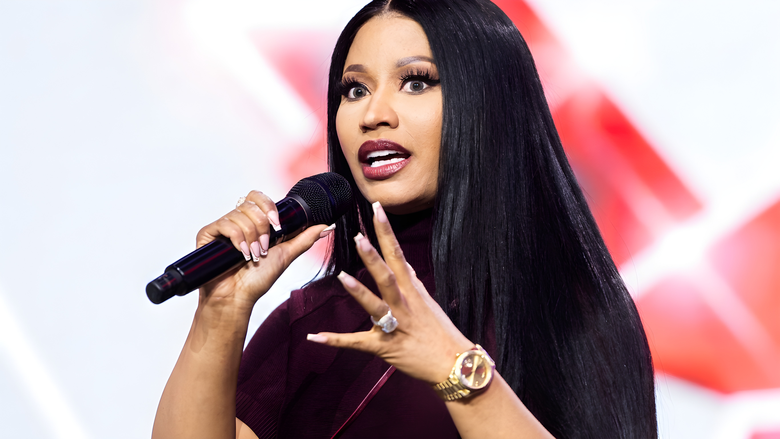 Nicki Minaj tager penge for sine vilde raserianfald