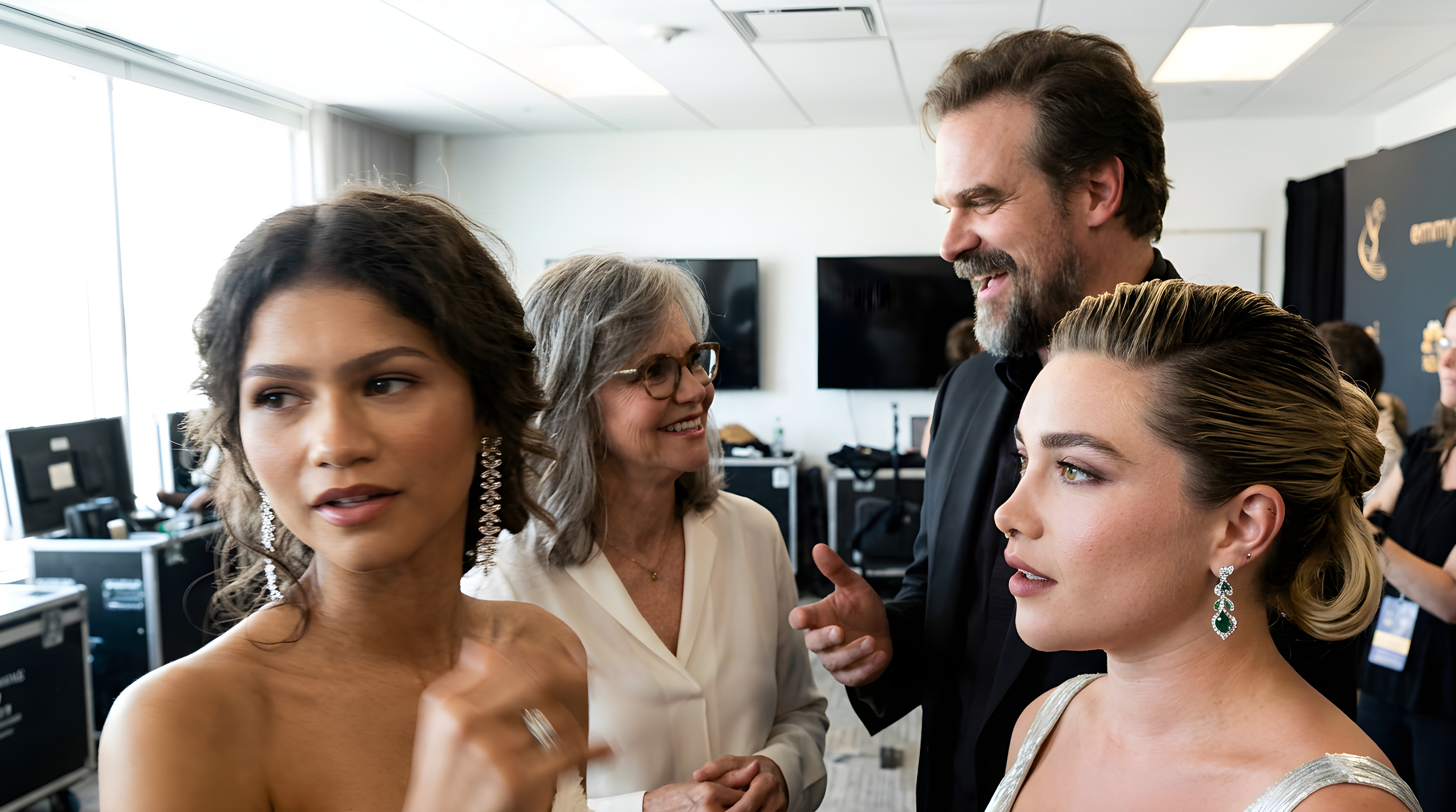 Zendaya og Florence Pugh skal uddele Emmy-priser