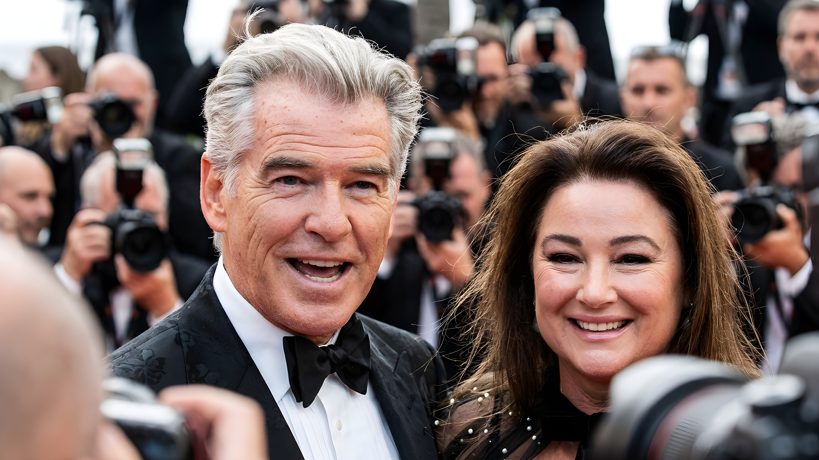 Pierce Brosnan fejrer sølvbryllup med private billeder