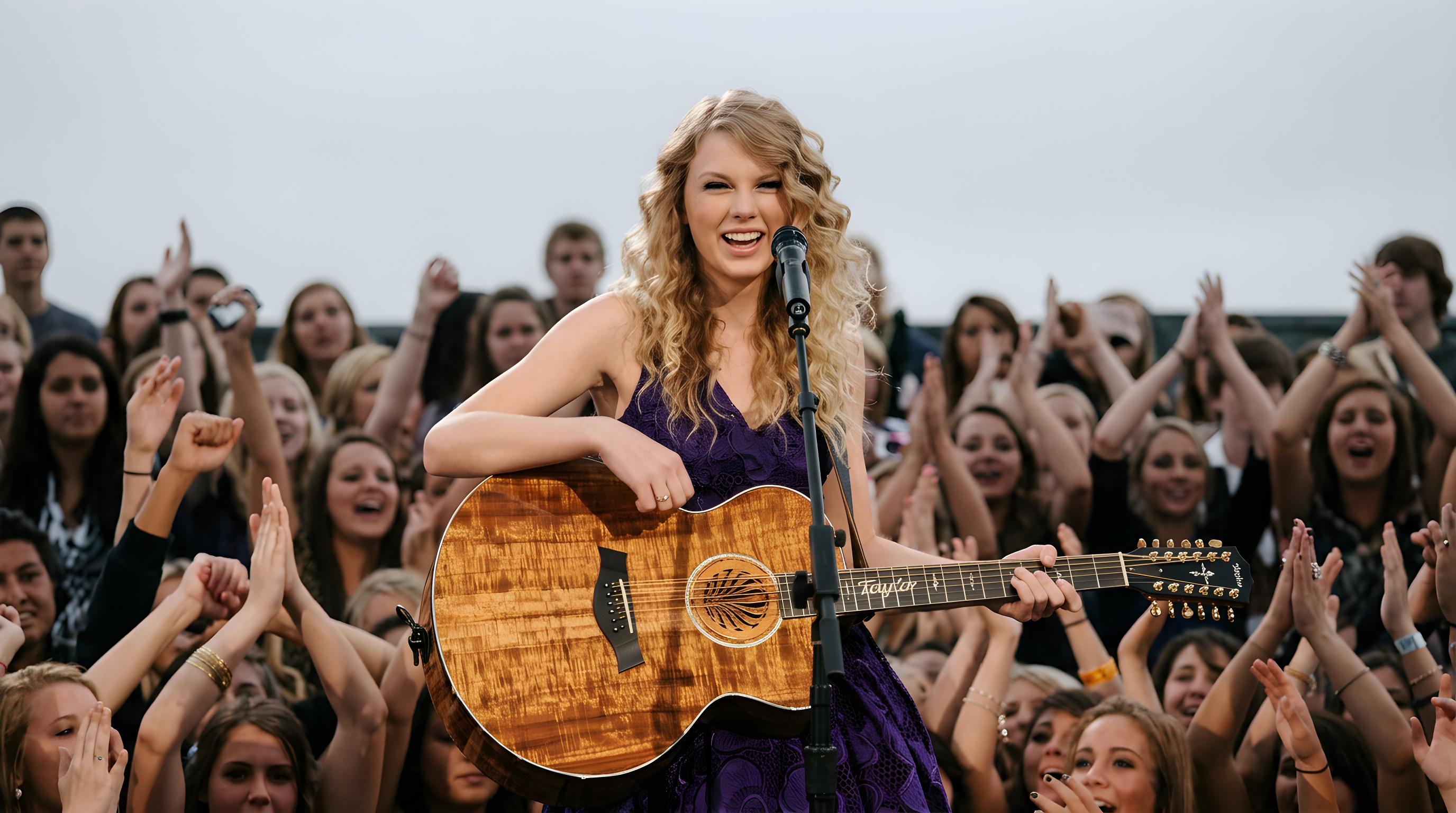 Taylor Swift gør comeback til countryshow efter ti år