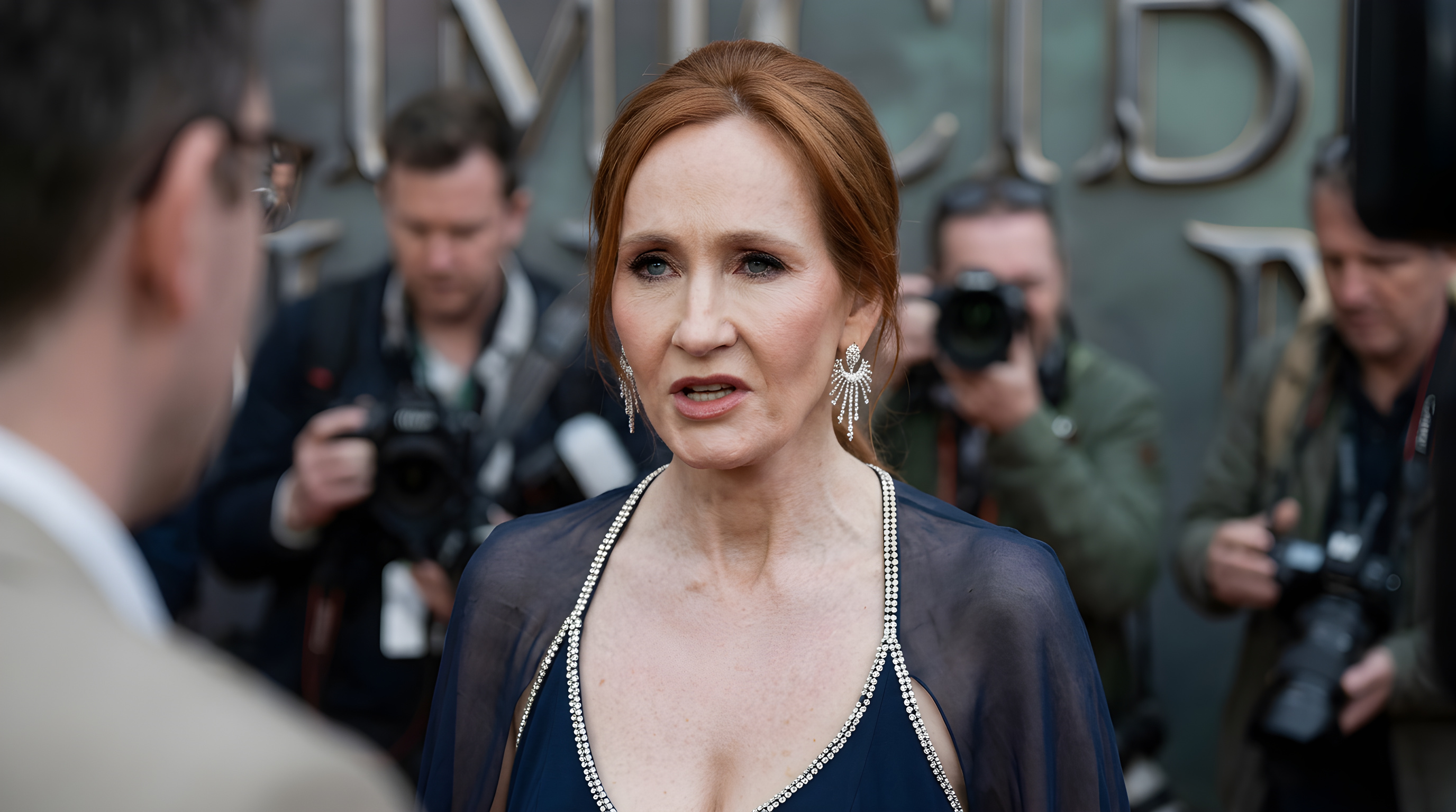 J.K. Rowling i vildt opgør med Matrix-instruktør
