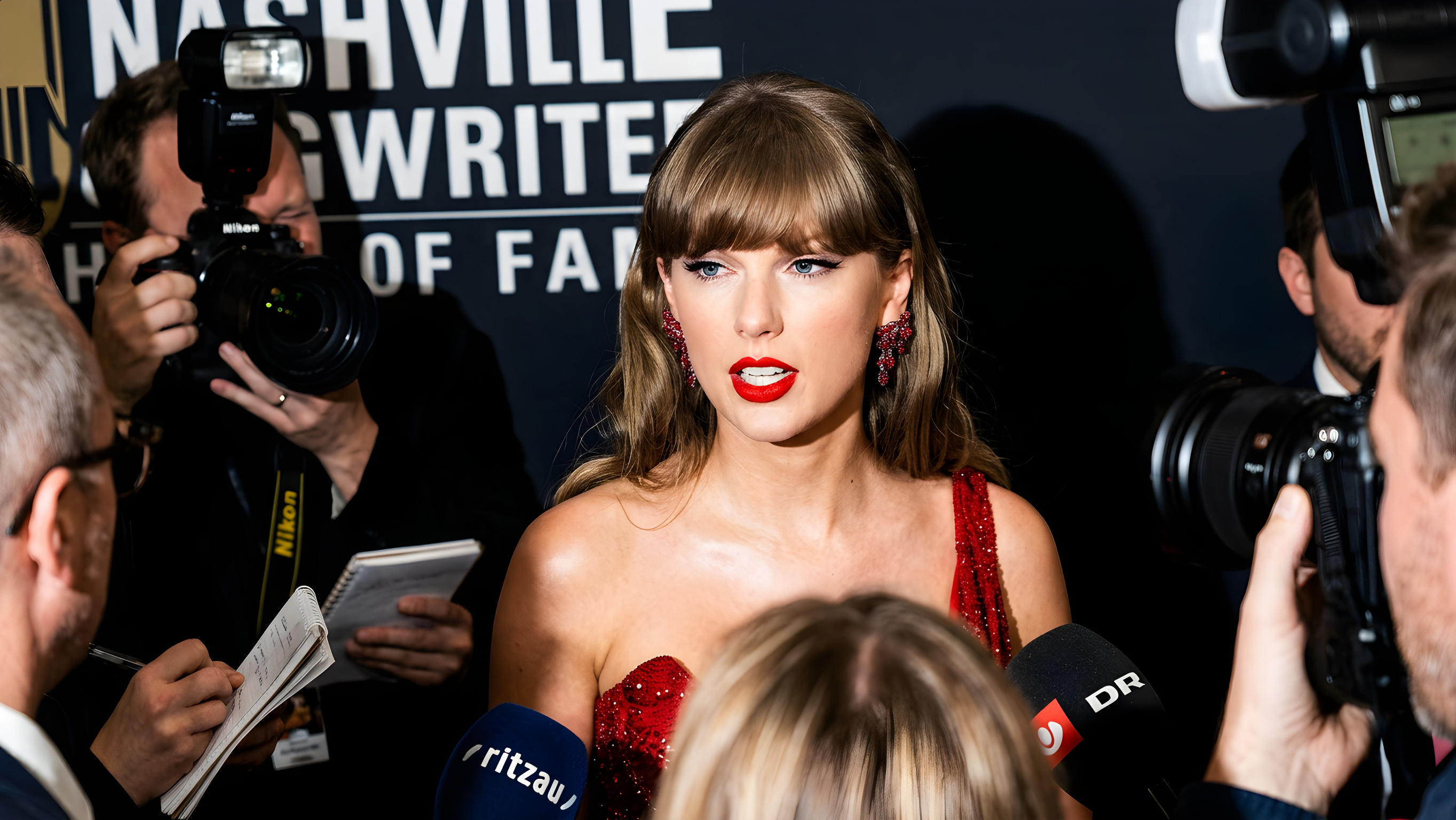 Taylor Swift optages i Nashville Songwriters Hall of Fame