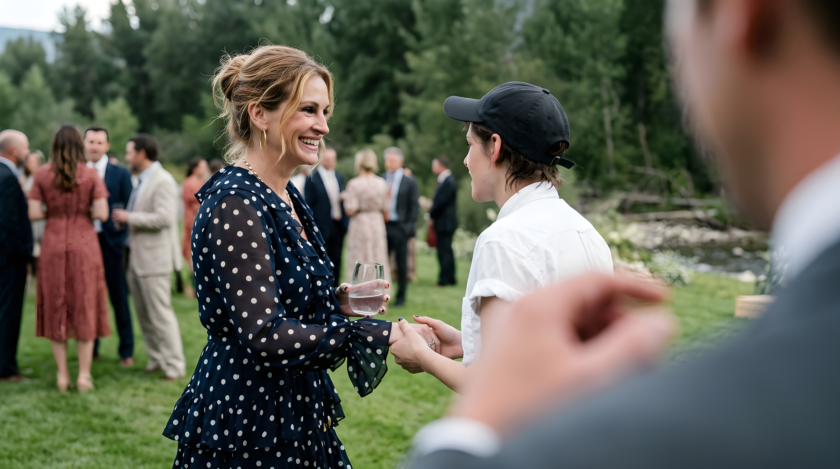 Julia Roberts vækker minder om Pretty Woman til kendisbryllup