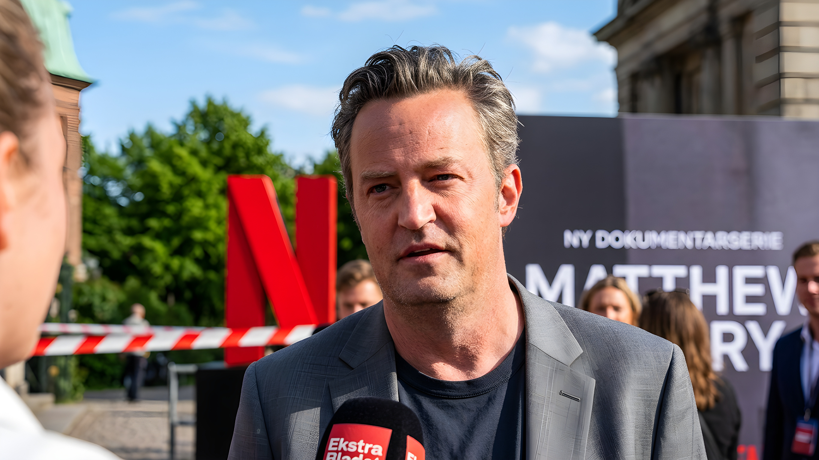 Ny Netflix-dokumentar går tæt på Matthew Perry