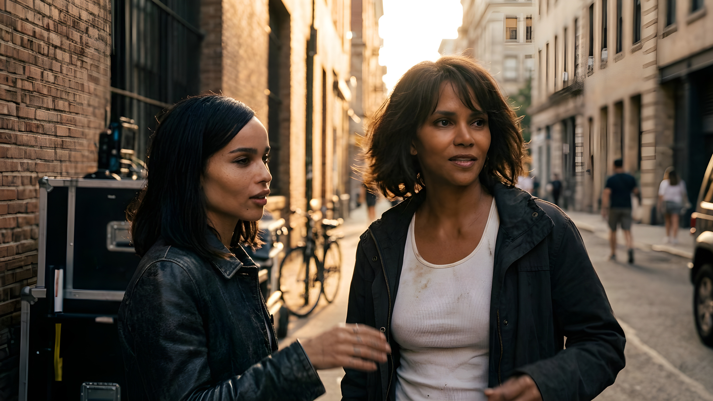 To generationer af Catwoman forenes i ny film