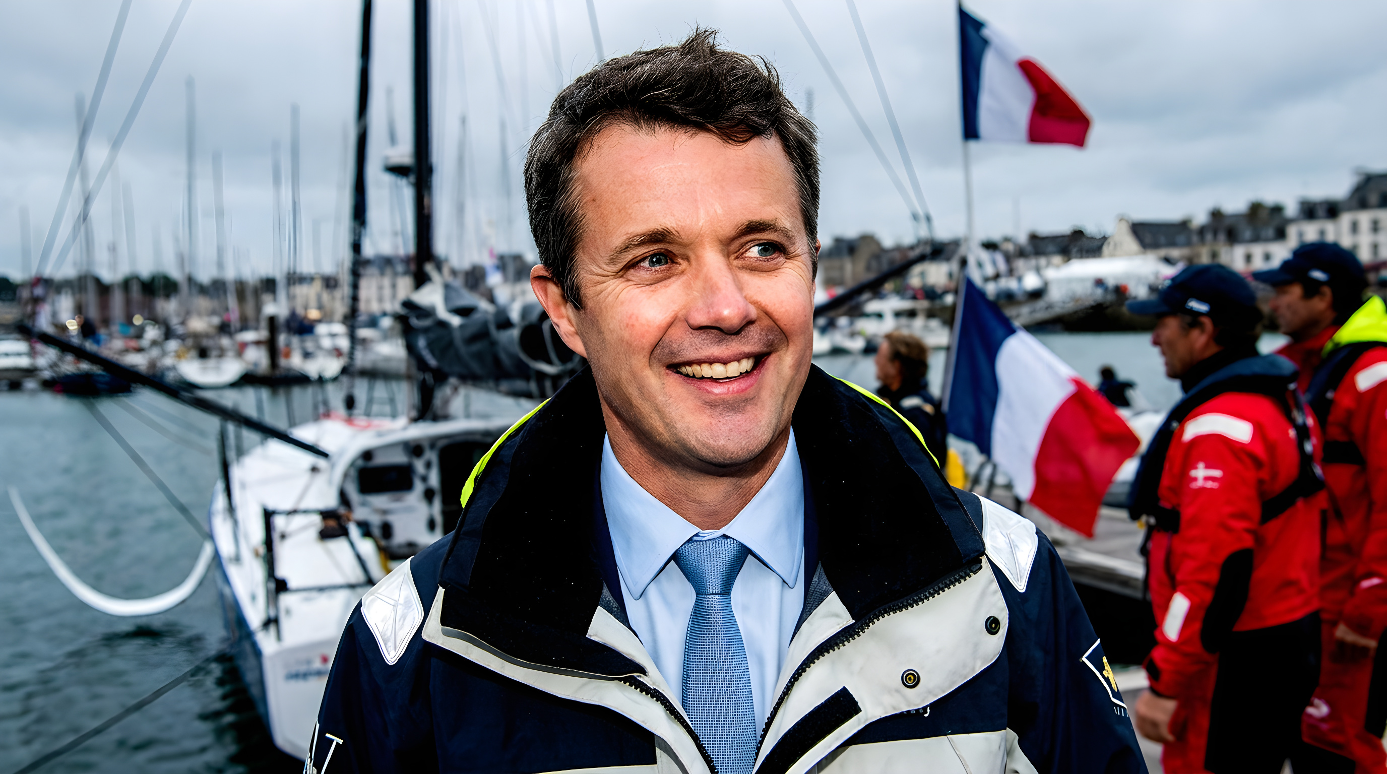 Kong Frederik deltager i kapsejlads i Frankrig