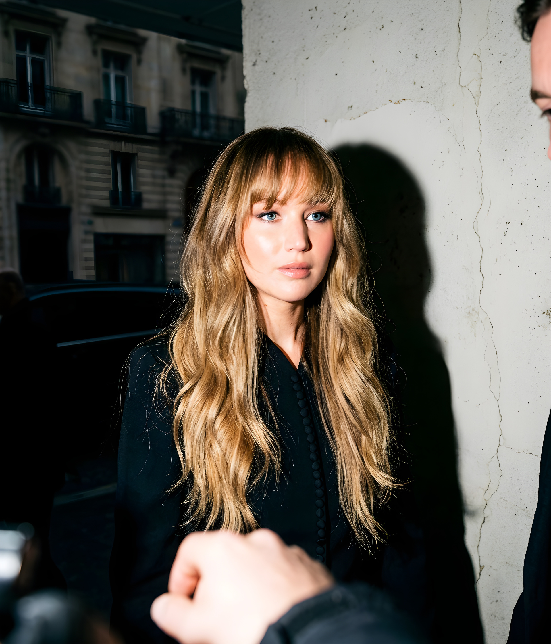 Jennifer Lawrence viser ny stor hårtendens i Paris
