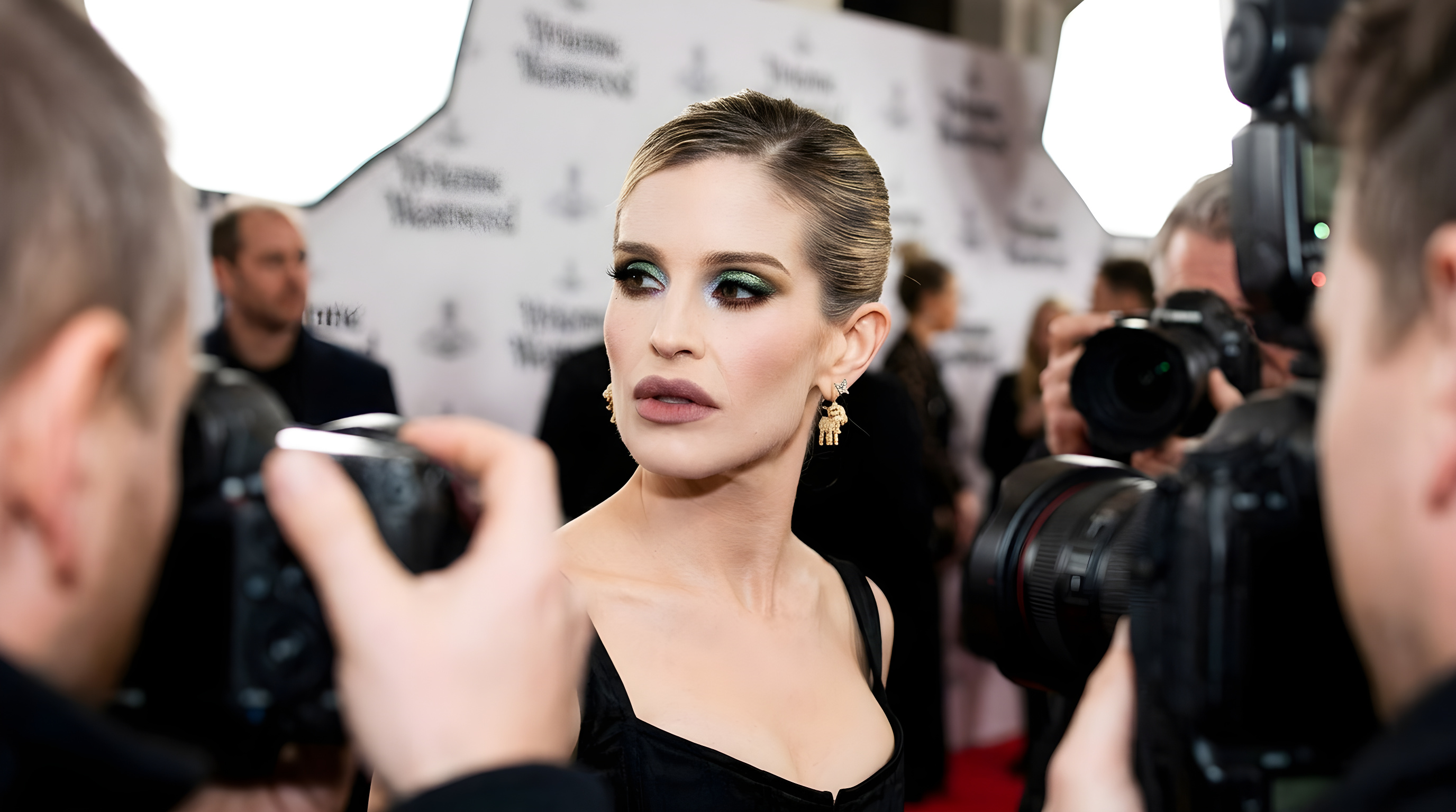 Kelly Osbourne vækker opsigt på den røde løber efter vildt vægttab