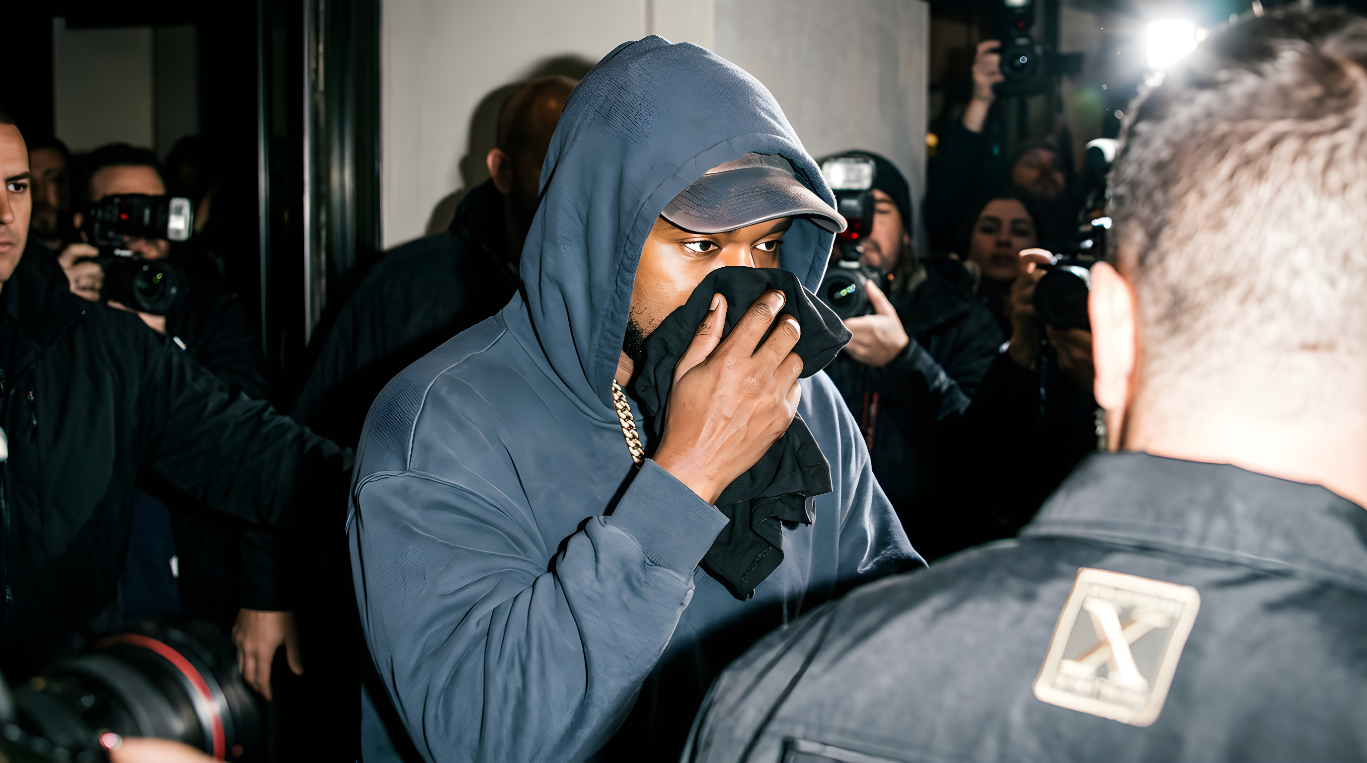 Kanye West lander forlig efter anklager om sexchikane