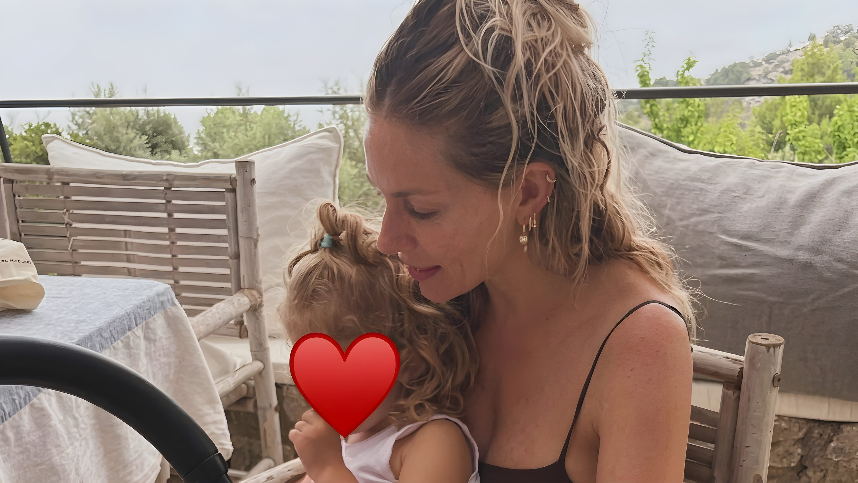 Sienna Miller antyder kønnet på sin nye baby