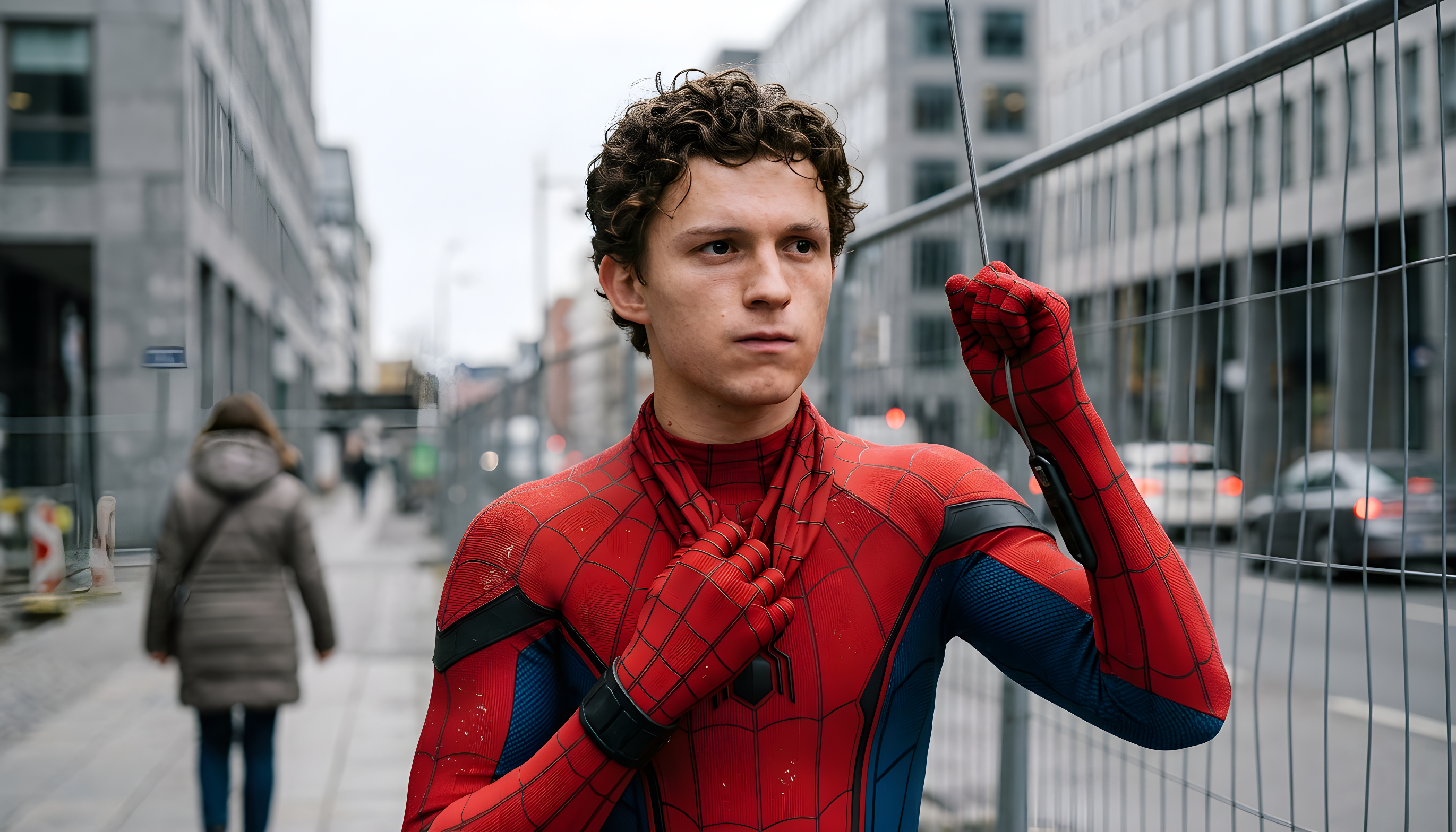 Tom Holland planlægger at give Spider-Man-dragten videre