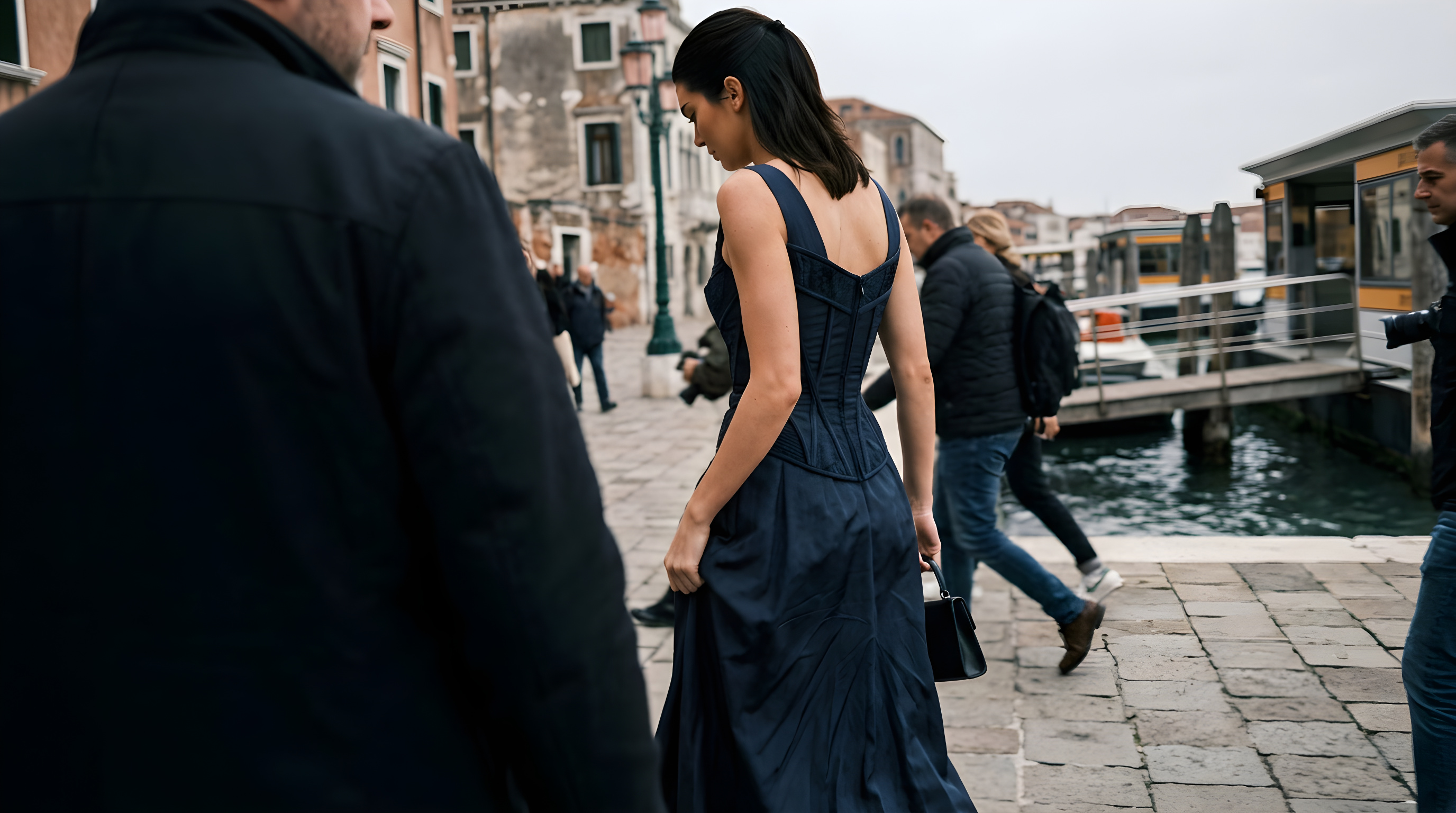 Kendall Jenner stråler i vintagekjole fra 1995