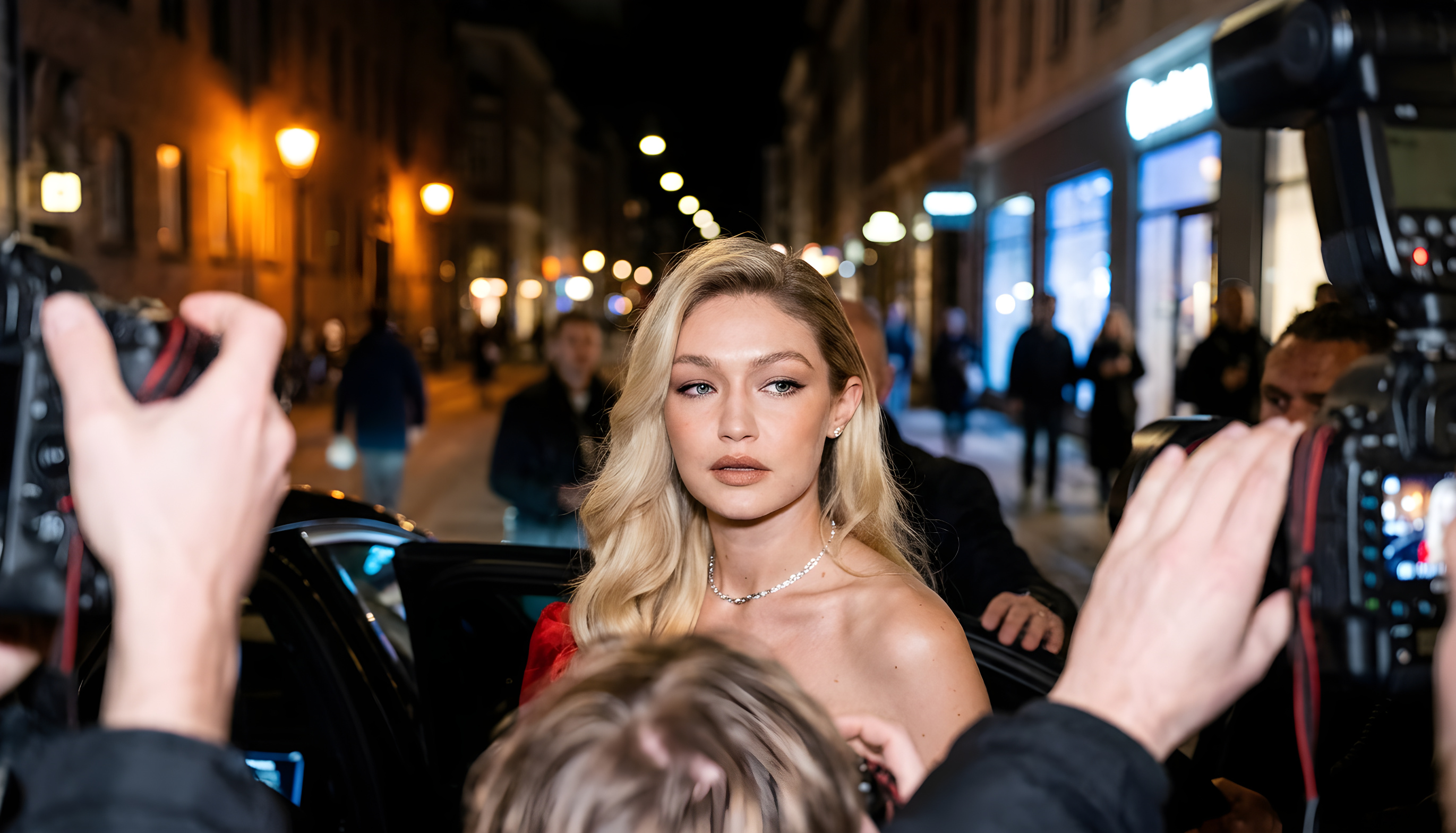 Gigi Hadid gør comeback i ny stor modekampagne