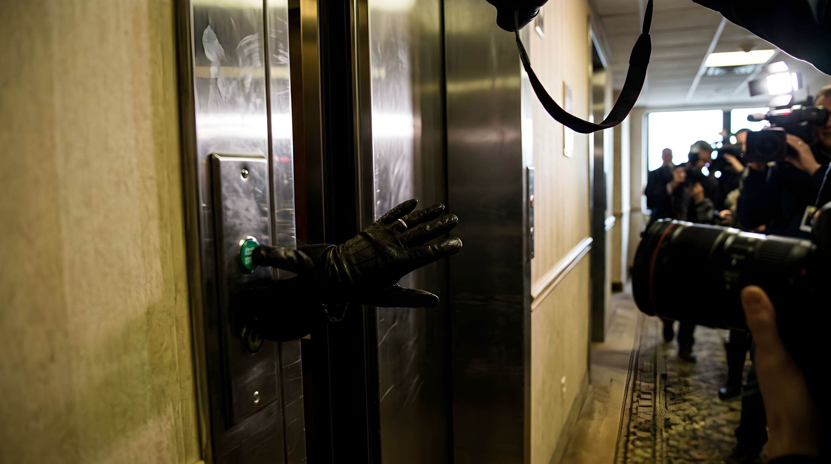 Ariana Grande fanget i elevator efter sin sidste koncert