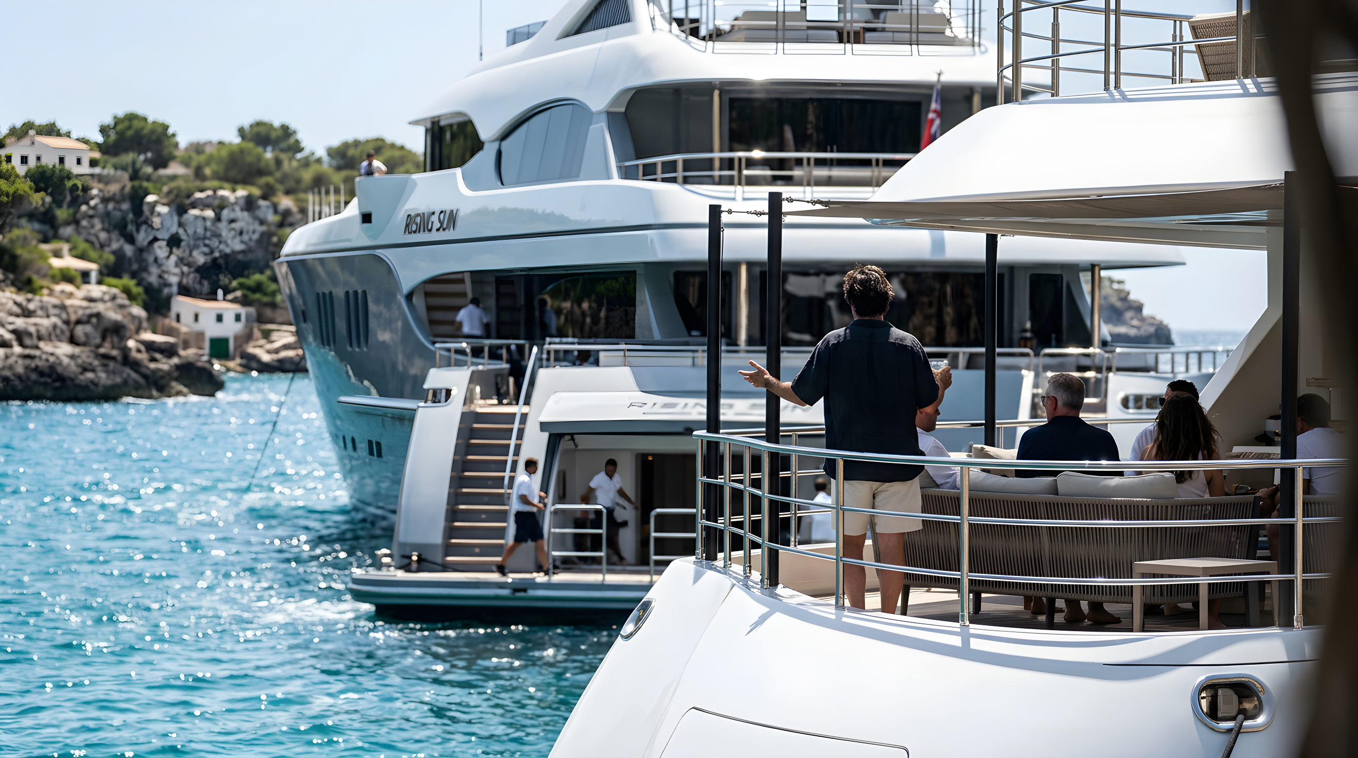 Pedro Pascal nyder luksuslivet på gigantisk yacht
